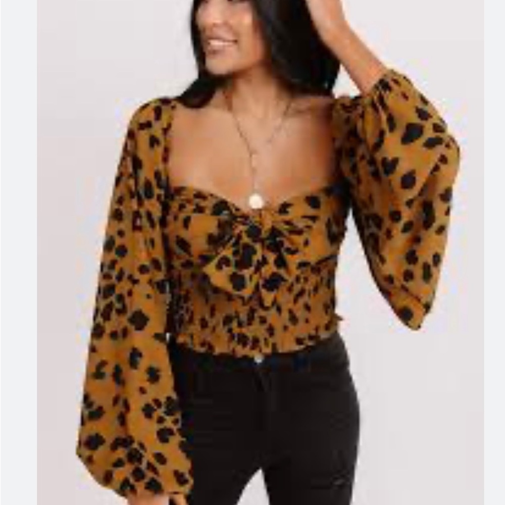 Yasmine tye front smocked leopard top